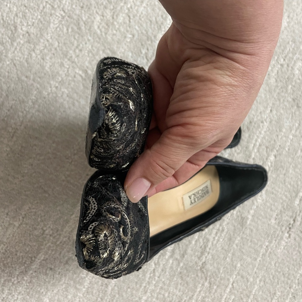 Badgley Mischka Elegant Black and gold Women's Heels - Picture 7 of 10